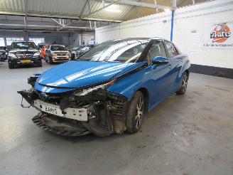 damaged passenger cars Toyota Mirai FCV SEDAN ELK-WATERSTOF 2019/4