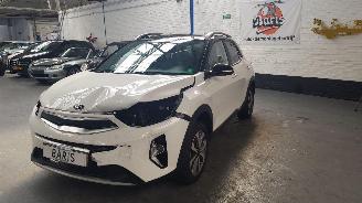 damaged passenger cars Kia Stonic 1.0i T-GDi 12V ECO-DYNAMICS+ SUV  HYBRID 998CC 74KW 101PK 2021/3