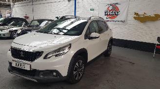 damaged passenger cars Peugeot 2008 1.2 Pure Tech Blue Lease Executive 2016/7