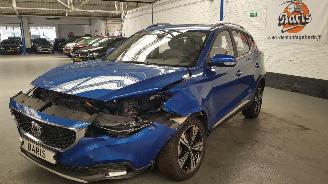 krockskadad bil auto MG ZS EV 45 KWH SUV AUT ELEKTRISCH 110KW 150PK 2020/8