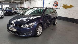 krockskadad bil auto Volkswagen Golf 1.2 TSI 16V BLUEMOTION COMBI BENZ 1.197CC 81KW 110PK 2016/1
