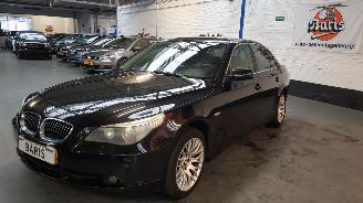 Voiture accidenté BMW 5-serie 525i 24V SEDAN 4DRS AUT BENZ 2.495CC 141KW 192PK 2004/7