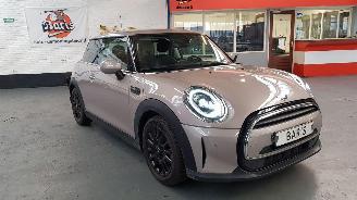 Mini Cooper 1.5 12V COOPER AUT 2DRS BENZ 1.499CC 100KW 136PK picture 3