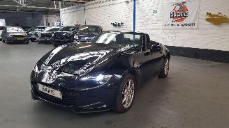 uszkodzony samochody osobowe Mazda MX-5 1.5 SKYACTIV G-131 16V CABRIO  BENZ 1.496CC 96KW 131PK 2016/6