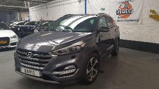 Coche accidentado Hyundai Tucson 1.7 CRDI HP AUT 141 PK SUV.... 2017/3