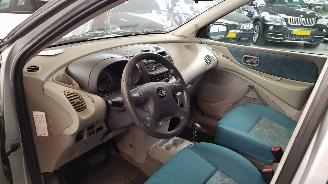 Nissan Almera-tino 2.0 16V AUTOMAAT CVT MPV  BENZ 1.998CC 100KW 136PK picture 8