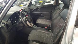 Kia Venga 1.6 CVVT 16V AUT MPV  BENZ 1.596CC 92KW 125PK picture 9