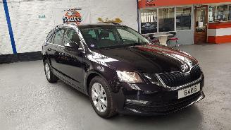 Damaged car Skoda Octavia 1.0 TSI 12V COMBI 4DRS BENZ 999CC 85KW 116PK 2020/9
