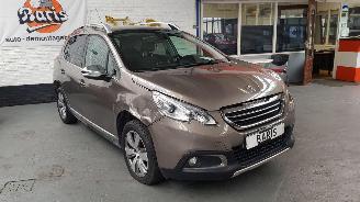 krockskadad bil auto Peugeot 2008 1.2 VTI 12V AUT  PURETECH MPV  BENZ 1.199CC 60KW 82PK 2014/7