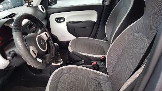 Renault Twingo 1.0 SCE 12V 4DRS BENZ 999CC 52KW 71PK picture 10