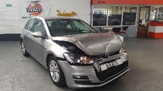 skadebil auto Volkswagen Golf 1.0 TSI 12V BLUEMOTION   BENZ 999CC 85KW  116PK 2015/8