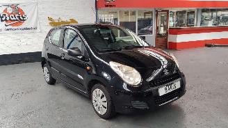 skadebil auto Suzuki Alto 1.0 12V  4 DRS BENZ 996 CC 50 KW 68 PK 2014/2