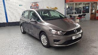 Unfallwagen Volkswagen Golf Sportsvan 1.2 TSI 16V  AUT  BLUEMOTION MPV  BENZ 1.197CC 81KW 110PK 2015/2
