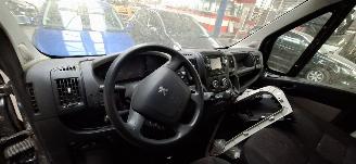 Peugeot Boxer 435 3.0 HDI L3H3 XR picture 6
