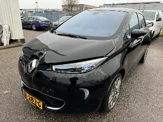 damaged passenger cars Renault Zoé Q210 ZEN QUICK CHARGE 22KW) 2015/6