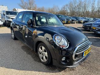 skadebil auto Mini One 1.5 One D Business BJ 2017 225.194 KM 2017/12