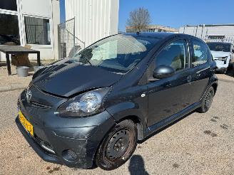 krockskadad bil auto Toyota Aygo 1.0 VVT-i  AUTOMAAT Aspiration 2012/1