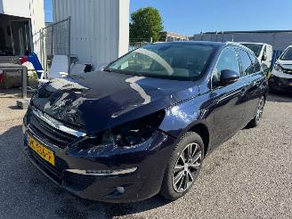 Unfallwagen Peugeot 308 SW 1.6 BlueHDI Blue Lease Executive Pack 2015/11