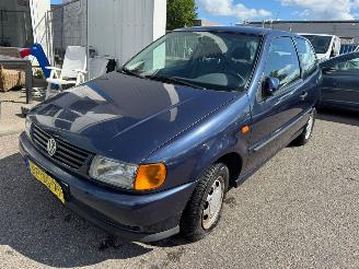 damaged passenger cars Volkswagen Polo 1.6 Automaat Originele KMstand 1997/5