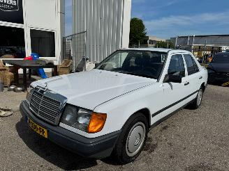 damaged passenger cars Mercedes E-klasse 200-500 AUTOMAAT (W124) 200 BJ 1988 141.353 KM 1988/4
