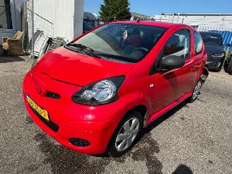 damaged passenger cars Toyota Aygo 1.0-12V Access 2009/5