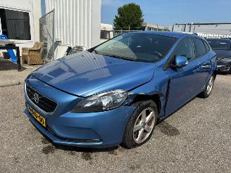 damaged passenger cars Volvo V-40 2.0 D4 Kinetic Business 2014/11