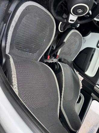 Renault Twingo 1.0 SCe Collection picture 17