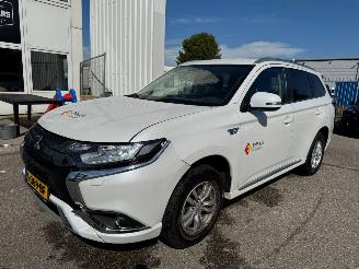 uszkodzony samochody osobowe Mitsubishi Outlander 2.4 PHEV Pure AUTOMAAT 2021/4