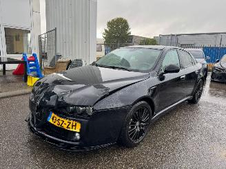 Damaged car Alfa Romeo  159 2.2 JTS Distinctive BJ 2006 202.113 KM 2006/6