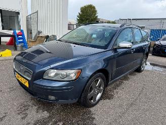 Vaurioauto  passenger cars Volvo V-50 2.4 AUTOMAAT D5 Edition II Sport BJ 2007 404.345 KM 2007/3