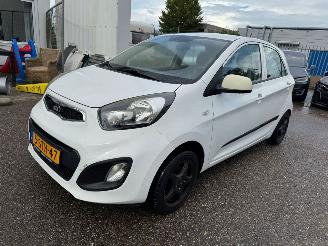 damaged passenger cars Kia Picanto 1.0 CVVT ISG Comfort Pack BJ 2013 109.721 KM 2013/12