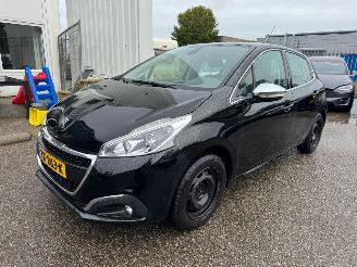 damaged passenger cars Peugeot 208 1.2 PureTech Allure BJ 2018 91.495 KM 2018/8