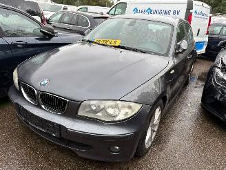 krockskadad bil auto BMW 1-serie 120i Graphite 2006/10