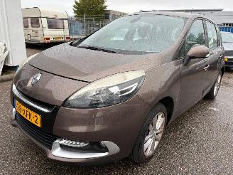 krockskadad bil auto Renault Scenic 1.4 TCe Expression 2012/6