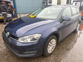 krockskadad bil auto Volkswagen Golf 1.6 TDI AUTOMAAT  Trendline 2013/11