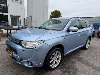 skadebil auto Mitsubishi Outlander 2.0 PHEV Instyle+ AUTOMAAT 2013/12