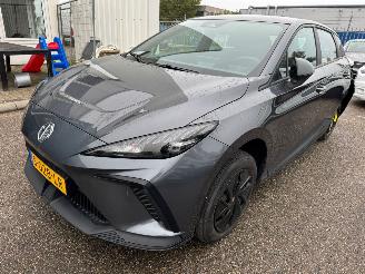 krockskadad bil auto MG MG4 Electric Standard 51 kWh 2023/2