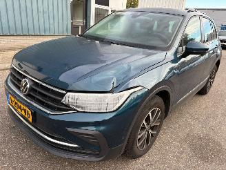 Schadeauto Volkswagen Tiguan 1.5 TSI R-Line Business+ AUTOMAAT 2020/12