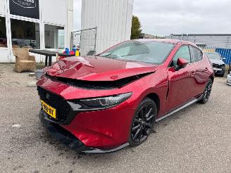 krockskadad bil auto Mazda 3 2.0 e-SkyActiv-X M Hybrid 186 Luxury 2021/3