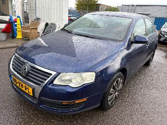 skadebil auto Volkswagen Passat 1.6 FSI Trendline 2007/10