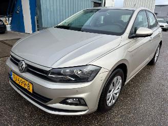 Voiture accidenté Volkswagen Polo 1.0 TSI AUTOMAAT Comfortline BJ 2018 117.364  KM 2018/8