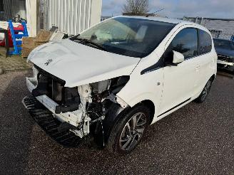Damaged car Peugeot 108 1.0 e-VTi Allure 2021/10