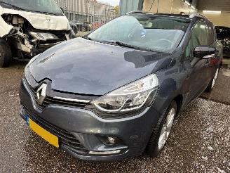 skadebil auto Renault Clio Estate 1.2 TCe Intens AUTOMAAT 2017/6