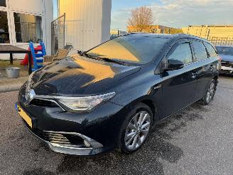 Vaurioauto  passenger cars Toyota Auris Touring Sports 1.8 Hybrid Lease pro AUTOMAAT 2015/6