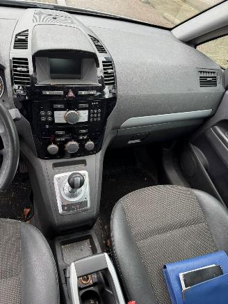 Opel Zafira 1.8 Cosmo AUTOMAAT picture 8