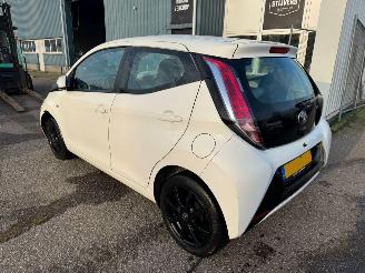 Toyota Aygo 1.0 VVT-i x-play BJ 2014 142.605 KM picture 3