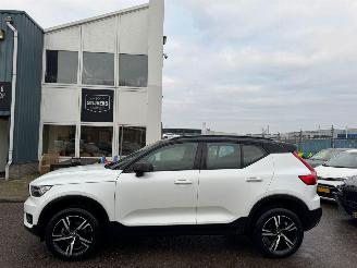 Volvo XC40 1.5 T3 R-Design AUTOMAAT picture 2