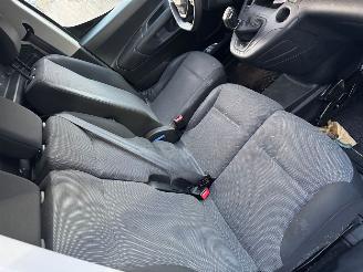 Peugeot Partner 1.6 BlueHDI Premium picture 15