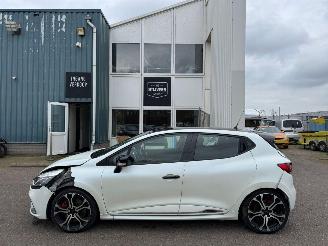 krockskadad bil auto Renault Clio 1.6 AUTOMAAT 220 PK R.S. Trophy 2016/9