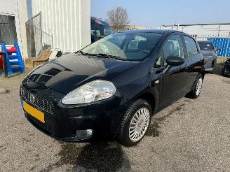 uszkodzony samochody osobowe Fiat Grande Punto 1.4 Dynamic 2007/11